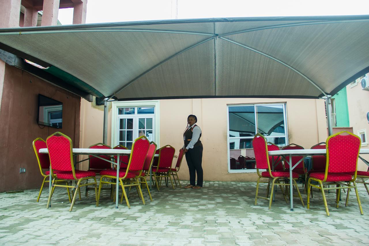 Glasshouse Hotel And Suites Egba Dış mekan fotoğraf